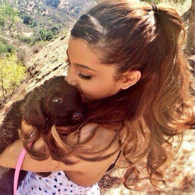 I dont just love ariana... All the people i tweet i love.❤