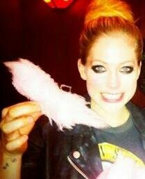 É com você que eu conjulgo o verbo `amar`, não preciso dizer mais nada. @bringmetopizza aqui *-*  Bitch @AvrilLavigne @rkadbs minha s2