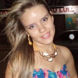 18 anos, tenho cérebro, dignidade & claro um gloss .