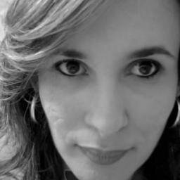 Bióloga, leitora e atualmente dona do blog literário Tracinha Cultural