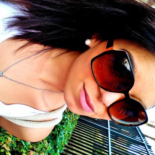 Facebook  Melany Almeida 
Instagram  Melanyabx_