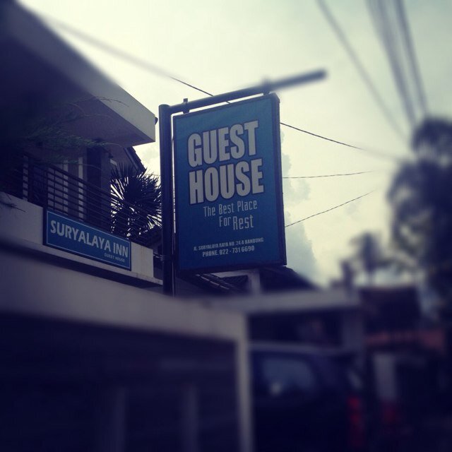 hotel berbentuk guest house yang nyaman dan murah dengan kualitas exclusive di bandung,tlfon : (022)70732020, pin bb: 23835CB0 ,email :suryalayainn@yahoo.com