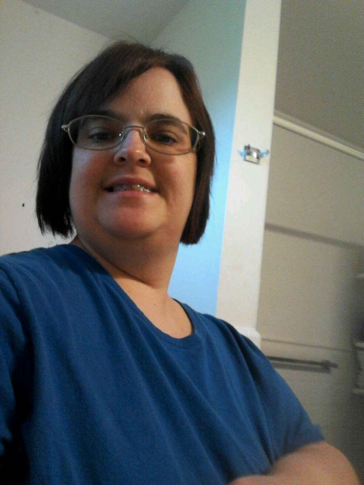 35 year old woman with 2 kids- I did have 3 kids but 9 year old daughter Savannah passed away April 2009.  I love movies, music, and books. read read read