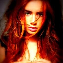 Nephilim. Pelirroja de ojos verdes. Creadora de Runas. Jace Herondale es mio. Mejor amiga de Simon. ¿Malhumorada? Un poco.