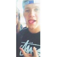 fieh0ran's profile picture. emotional , tired & hungry now cuddle with me 0/5