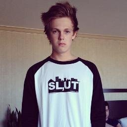 สวัสดีครับผม แคสปาร์ ลี ผมบ้าแต่ก็น่ารักนะ;)  #First | Role Play :D. Real is @Caspar_Lee !