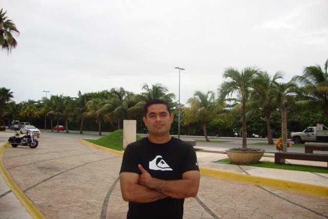 Funcionário Público, praticante de Jiu Jitsu e Muay Thai nas horas vagas e amante de MMA em tempo integral.