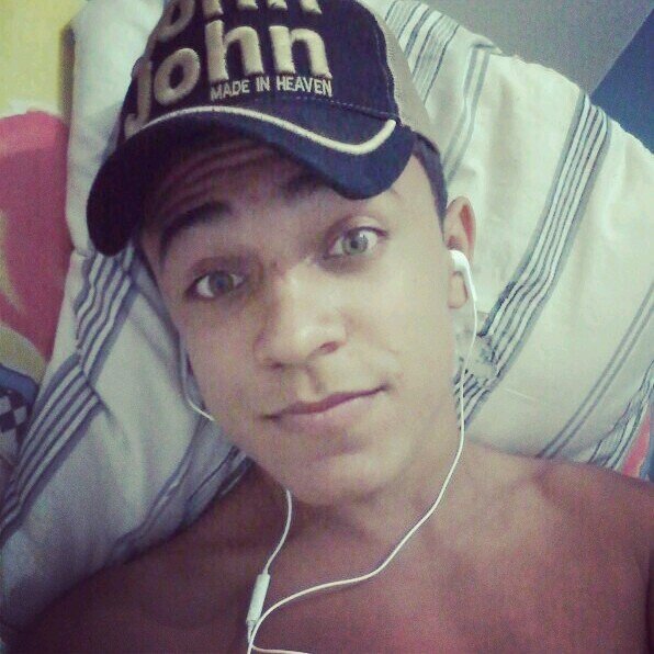 Meu twitter, meus tweets, minha opinião, minhas músicas, cala boca e vai se foder! rs mete unfollow nessa porra aê ;)