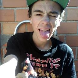 se qiserem me internar nao deixem deixe-me exercer minha loucura em paz ♫