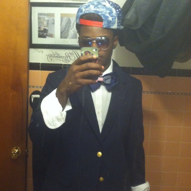Imma Senior @ West Allis Central nd Married to the Money jus gettin that cash upppp so come nd join THE MONEY TEAM