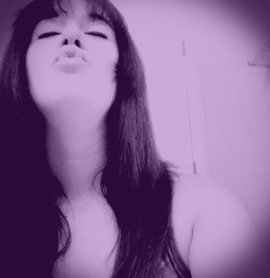 nikkibrikaayx3's profile picture. strong head, heavy heart.