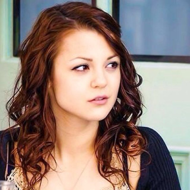 Lily Loveless&Kathryn Prescott