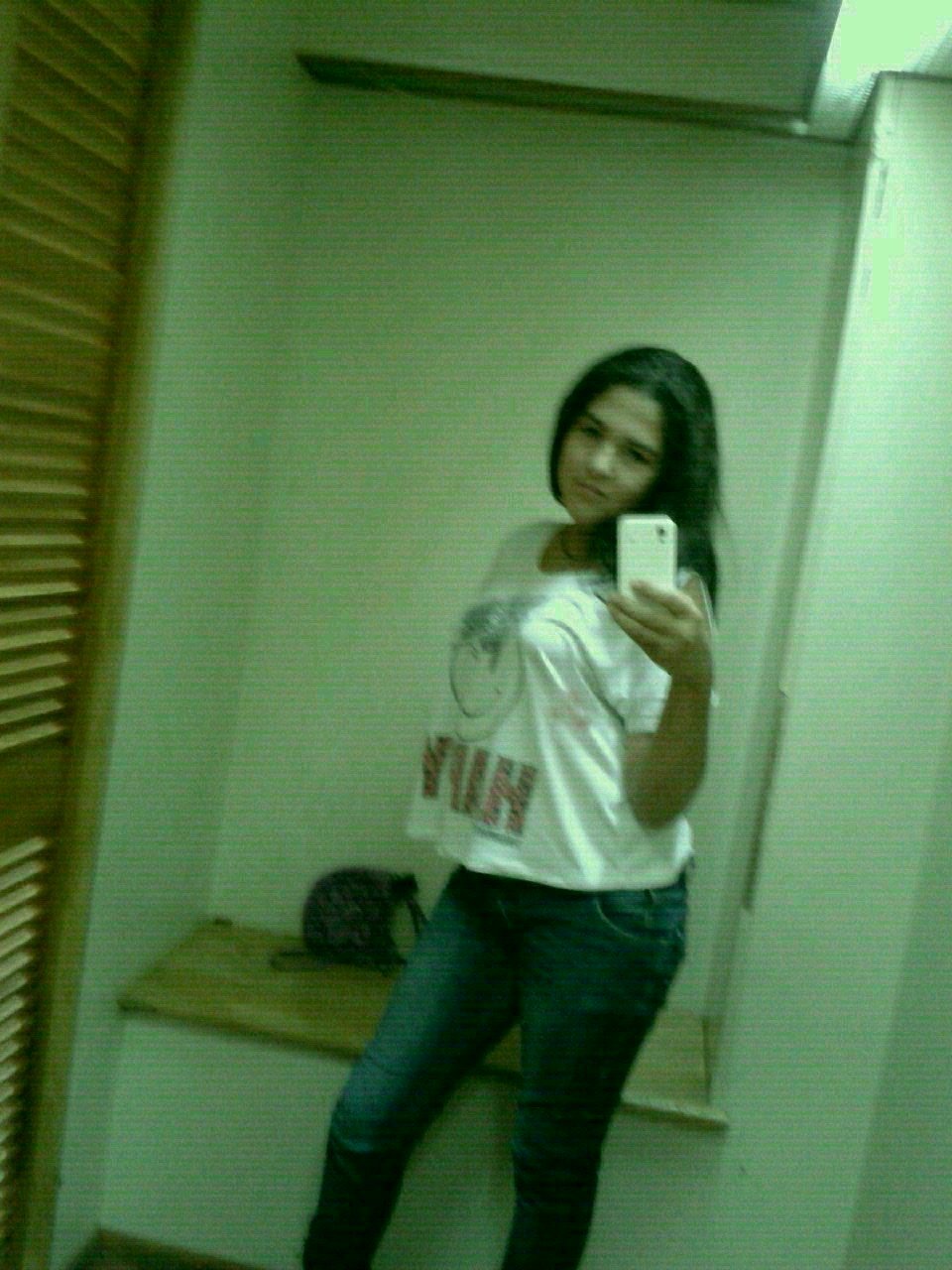 Holi :) , amo la musica pop,hip hop,bachata,rock ,etc...soy un poco loca,pero madurar es lo primero que se pudre XD...siqueme y te sigo lo prometo..xaoo