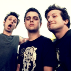 Cuenta creada para los fans de Green Day. Datos curiosos, historia de la banda, etc. #HechosGreenDay.