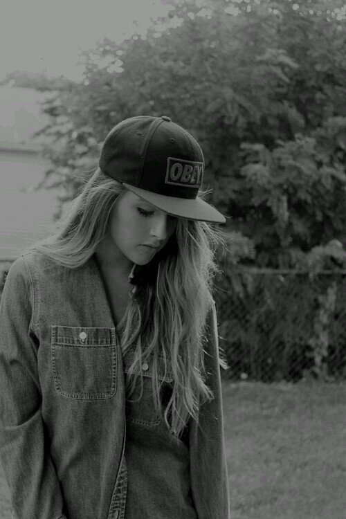 ขายหมวกของ Supreme Obey HUF มีหลายแบบให้เลือก ดูสินค้าได้ใน fav. เลยจ้า สนใจสินค้าอันไหนถามได้น้า เเม่ค้าใจดี ♡