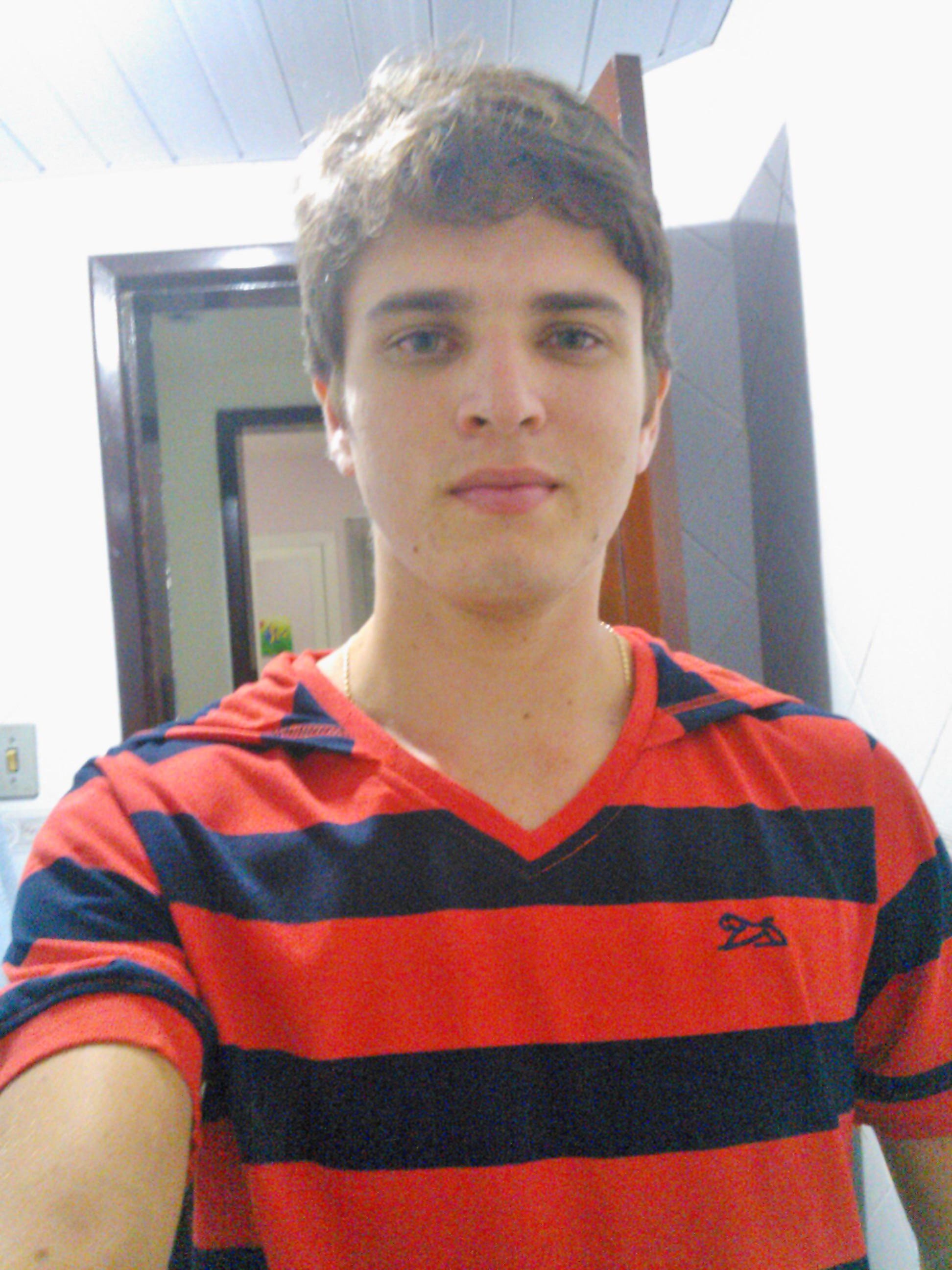 João Matos Chacon, 21 anos, Solteiro, estudante de Engenharia Civil.