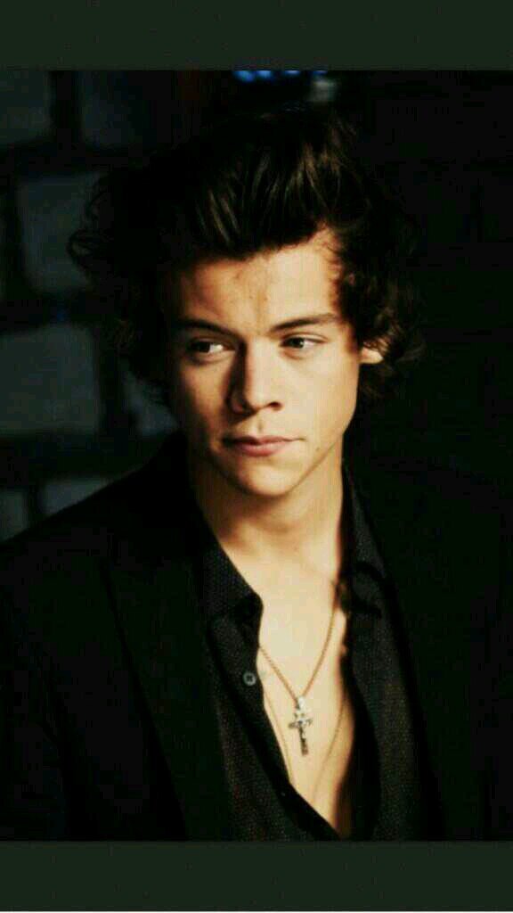 please follow @harrysthestyles bc free follow account and ily ok ur beautiful