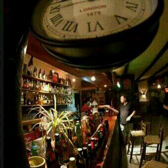 Oficial Irish Pub, gran variedad de cervezas de importación. Los mejores cócteles y shishas. Gran terraza de verano. Cañaveral San José donde tienes tú lugar!