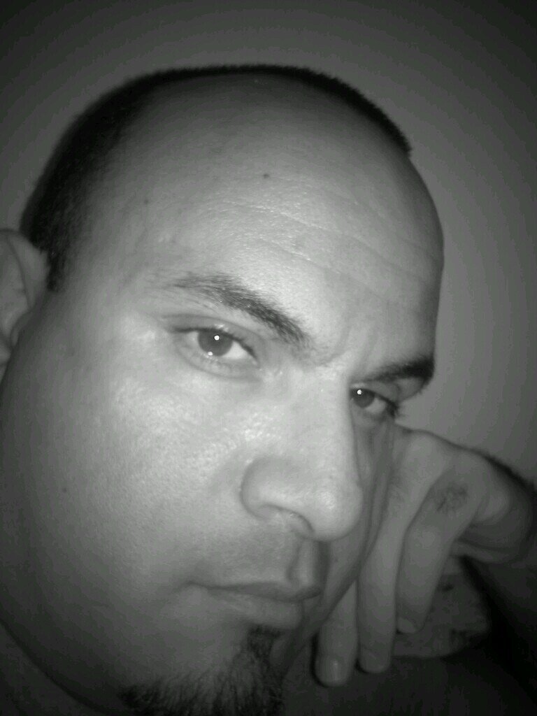 I'm puertorican born and raise in chicago,IL Just looking for friends and some tweets !!!