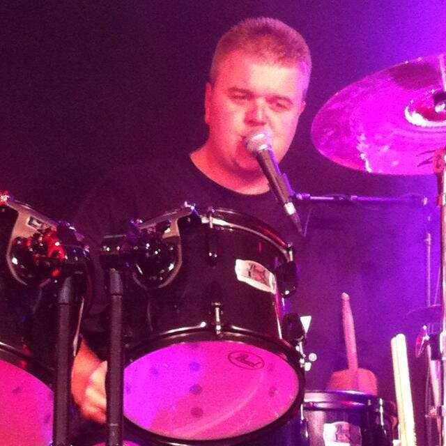 DennisBardie's profile picture. Pappa, visser, drummer van de band, bouwvakker, tuinman, psycholoog