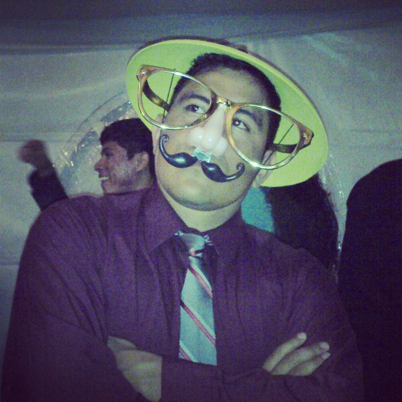 Soy una persona mas en esta gran ciudad, utilizo twitter para relajarme y escribir lo que se me pegue la gana. Animo!! Aquí nos leemos