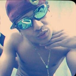Não ligo que me olhem da cabeça aos pés..porque nunca farão minha cabeça e nunca chegarão aos meus pés.