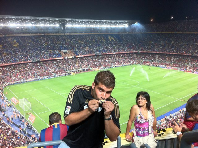Odontólogo. Estudiante de Ingeniería Informática. Socio euroabonado del Real Madrid. RMBaloncesto y Lakers.