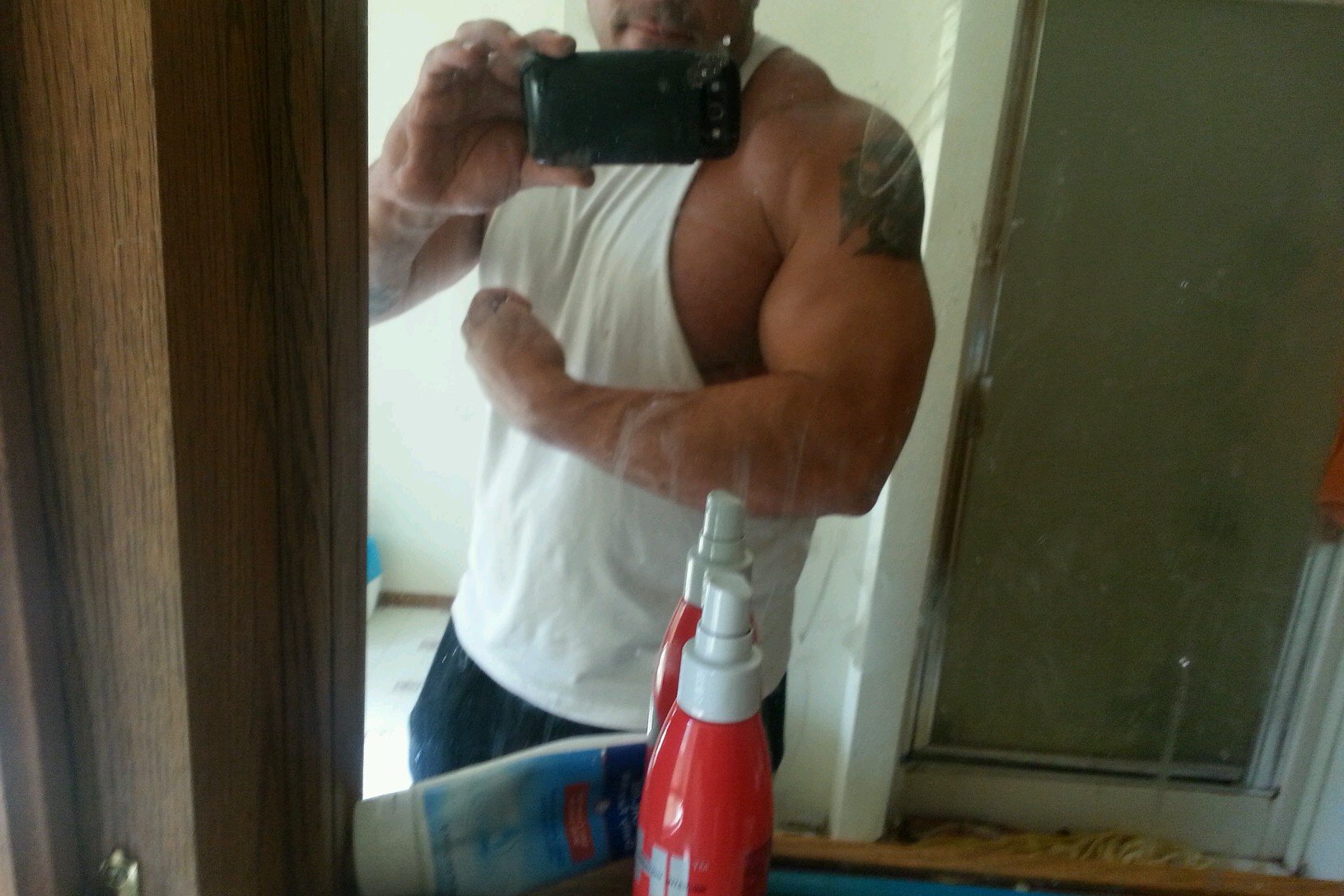 DDavidshelton98's profile picture. weights, cars, wieghts, football, did I mention weights?