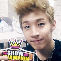My favorite group is '' SUPER JUNIOR '' especially @henrylau89