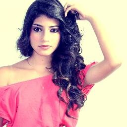 soy modelo...Me gusta cantar!  I LOVE MUSIC ♥ Adoro a Dios*--* el es el unico fiel y verdadero!