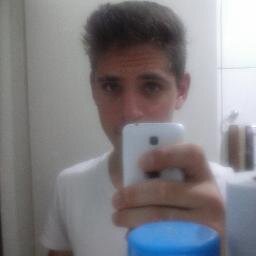 Sou colorado , amo motos , ciumento , chato quase sempre , amo meus amigos , sou louco , gaúcho , leonino *--* , musica sertaneja (: