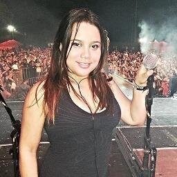 Cantora ,compositora, Backing Vocal e Administradora