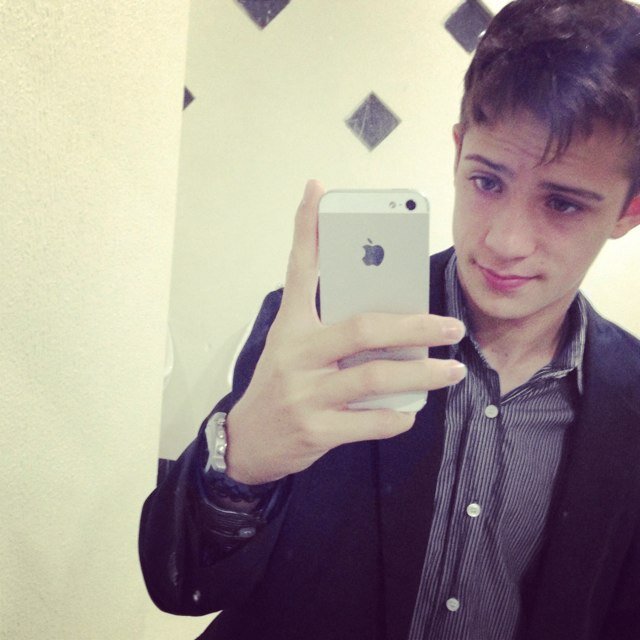 Pare de olhar meu perfil e.e