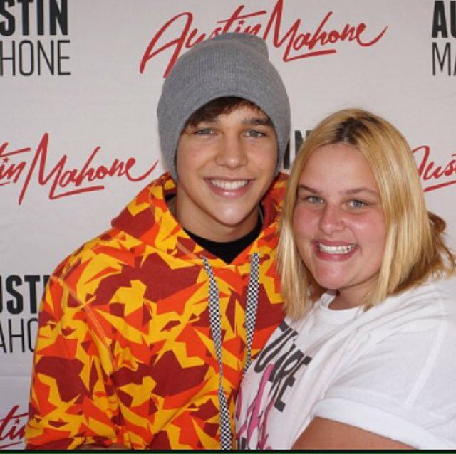 Ashlyn, mahomie, met austin mahone on 9/27/13 it was the best day of my life! All i want now is Austin Mahone to follow me c: