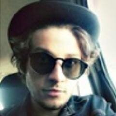 A gente é amigo e gosto muito dele. Conversamos bastante, trocamos muita ideia, eu gosto muito dele. - Lua Blanco sobre Chay Suede.