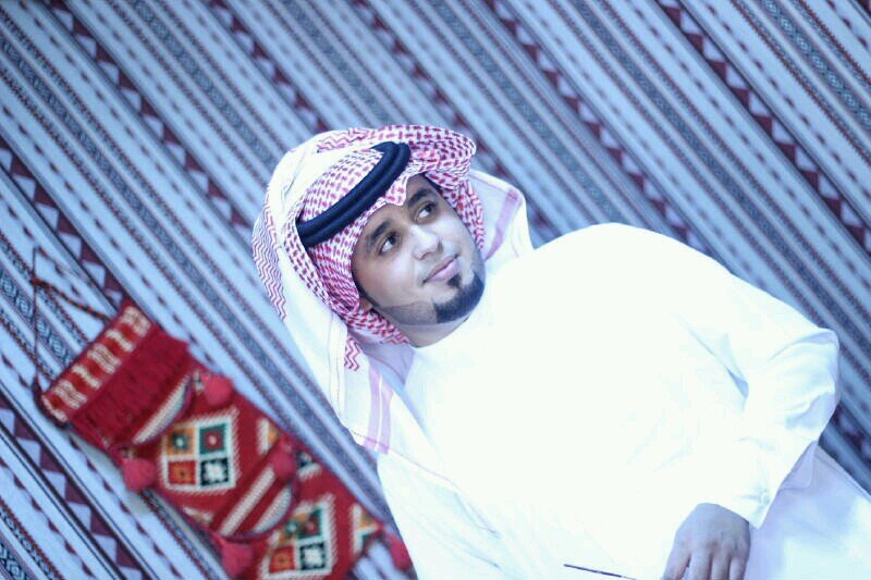 ‏مغرور .. و ( متواضع ) و عاقل .. و ( مطنوخ ) .. صاحب ؛ سمو ؛ واحيانا صاحب سعأدةة         ^^ هلالي حتى النخاع ^^  ( Tabuk )