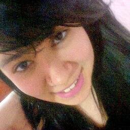 Aquariana ♒ , 19 anos, Chocólatra assumida rs ' , #Sãopaulina ♥ , Extrovertida e Ciumenta !