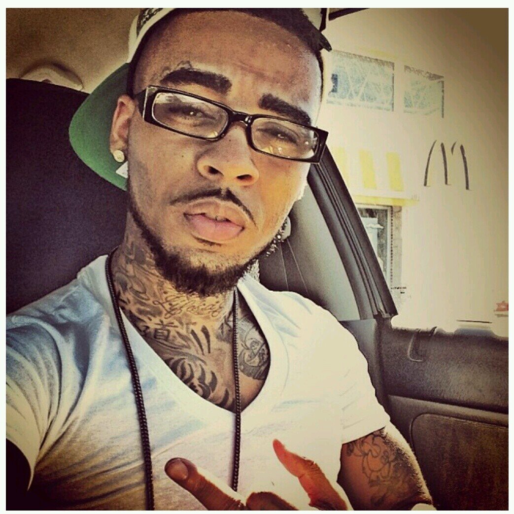 im ken_ink i do tattoos w/ @inkmyneck