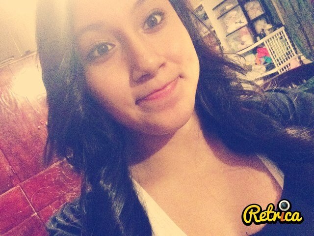 Follow Me I Folllow Back & If You Have A Facebook Go & Add Me !!'3