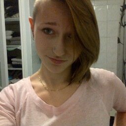 Alexsann2's profile picture. Student kindof