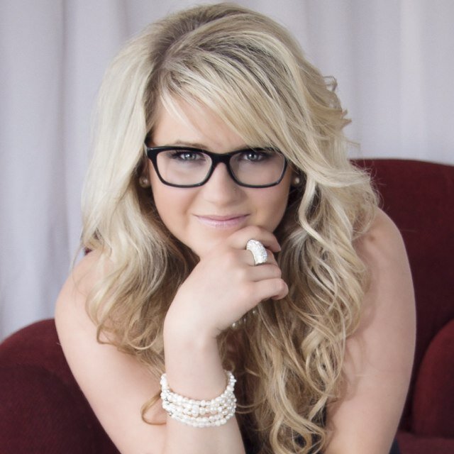 HollaChels's profile picture. Girl, Blonde, Horse/DogLover, Hairstylist