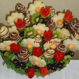 Diseño y elaboración hermosos Ramos de frutas y dulces arreglos de chucherías. Te invitamos a seguirnos de cerca... recrearás tu paladar…!!!