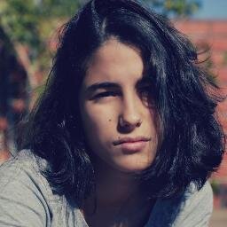 Cuando la vida te de razones para llorar, demuestrale que tienes cinco razones para reir.
1D