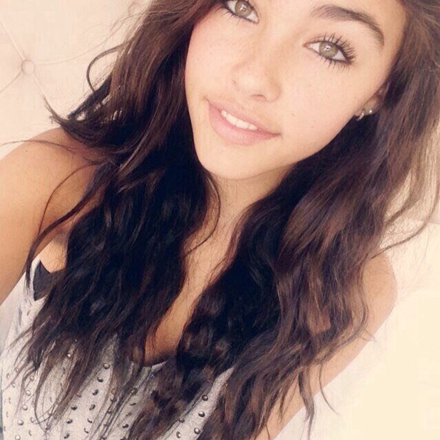 I'm mini Savannah May:) My father is Dionysus. I love fashion. My best friend is...no one. :c I'm shy...be careful with me please? 13years old btw