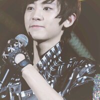 。赔偿一  。 (@fyeollie) 's Twitter Profile