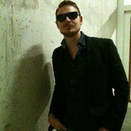 Father of three sjah pesarha, every day learning husband, CGO & co-founder Warp VR, and human.