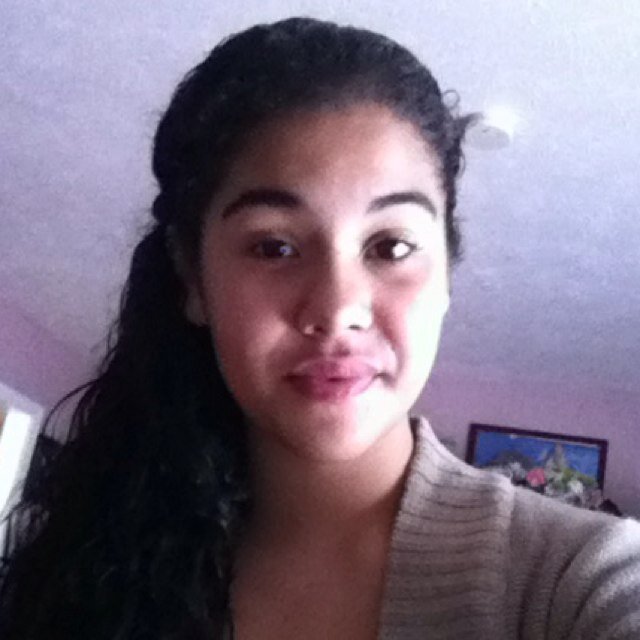 Hey see that botten id tap that Taylor Lautner and Her see that button id tap that ;) i am a big fan of josh hitcherson and taylor laoutner and im hard ro get b
