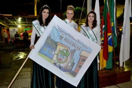 Rainha Natália Volken Lutz, Primeira Princesa Bruna Kautzmann e Segunda Princesa Hélen Cristina. Somos as soberanas de Roca Sales - RS