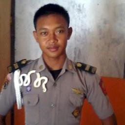 cita-cita kami memang tak semulia mereka yang
berbaju rapi ,dan berpangkat ,serta di pandang
oleh pemerintah ,.di hormati oleh masyarakat,
namun dalam cita-c