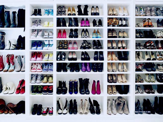 Ne te prends pas la tete, tes chaussures sont la marque de ta personnalité donc opte pour des modeles uniques... Que serai notre vie sans paires de chaussures ?